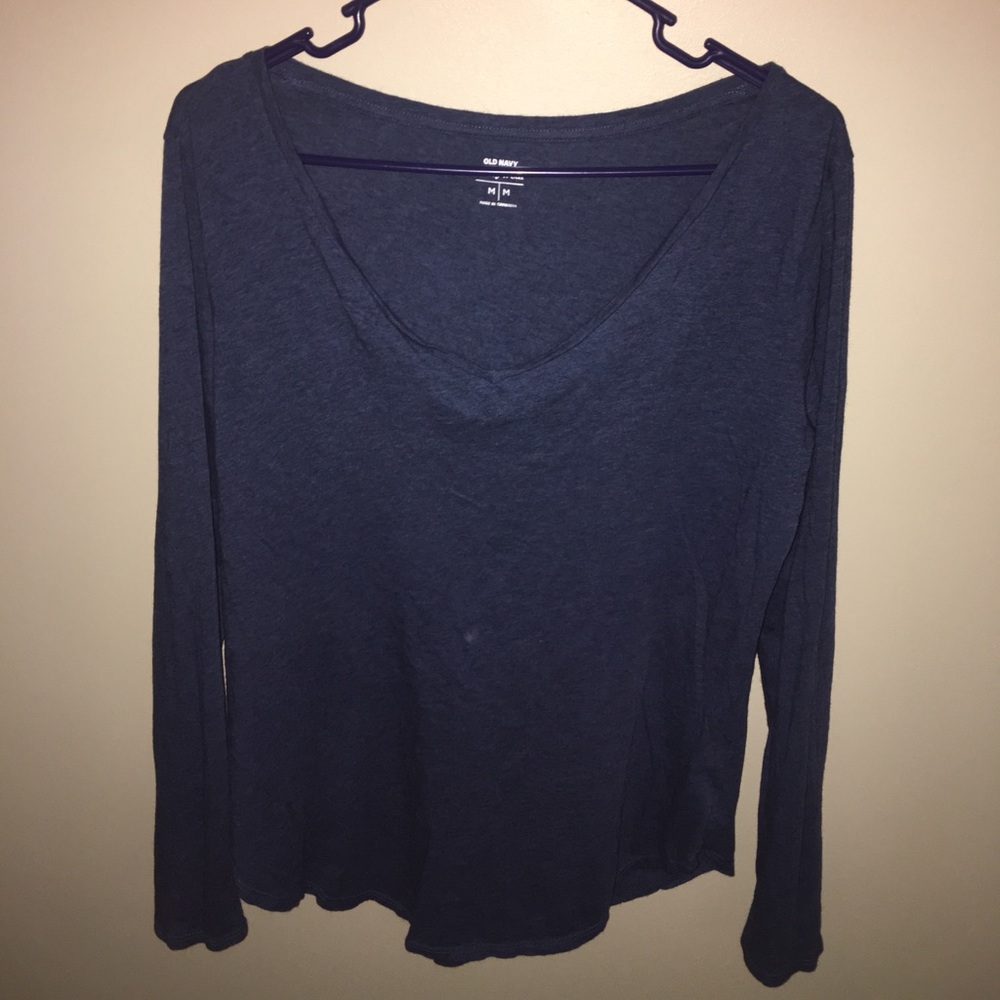 V-NECK TEE NEVER WORN